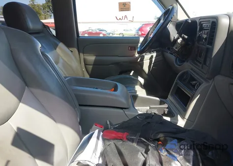 2005 Chevrolet Suburban 1500 Lt z USA, uszkodzony, nr VIN 3GNFK16Z25G290462